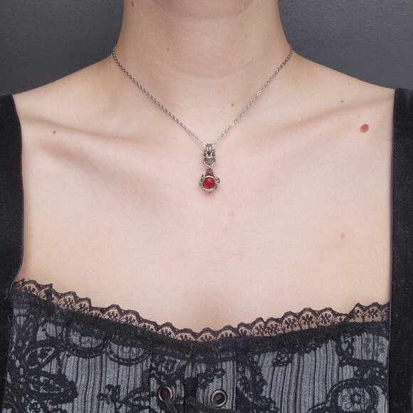 Gothic Victorian Vampire red caged pearl necklace with a small silver chain - Picture 3 of 7